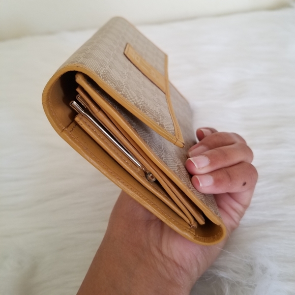 Authentic Celine long wallet bifold - Picture 10 of 11